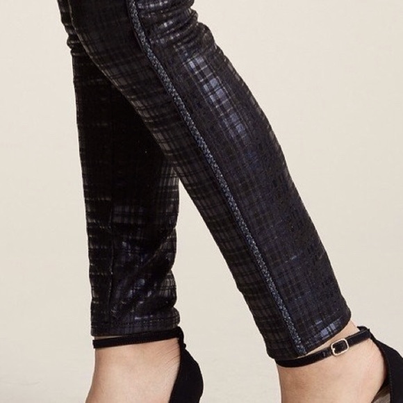 MID-RISE LIGHTWEIGHT BLACK PLAID JEANS - Picture 8 of 16